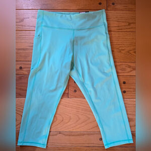 Tek Gear Aqua Capri Leggings NWT